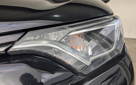 Toyota RAV4, 2017 год, 2 395 000 рублей, 11 фотография