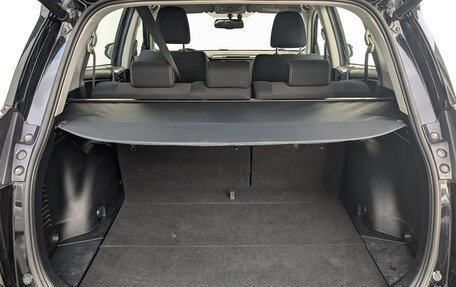 Toyota RAV4, 2017 год, 2 395 000 рублей, 10 фотография