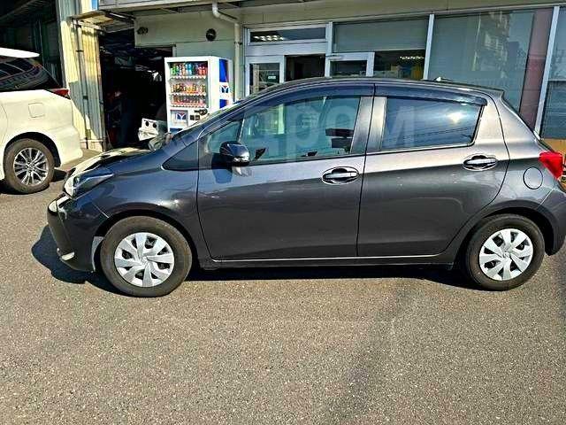 Toyota Vitz XP130 рестайлинг, 2019 год, 795 890 рублей, 9 фотография