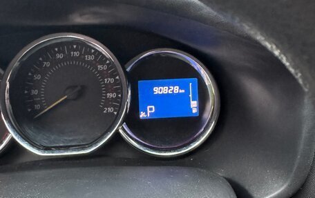 Renault Sandero II рестайлинг, 2016 год, 950 000 рублей, 2 фотография