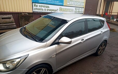 Hyundai Solaris II рестайлинг, 2011 год, 580 000 рублей, 4 фотография