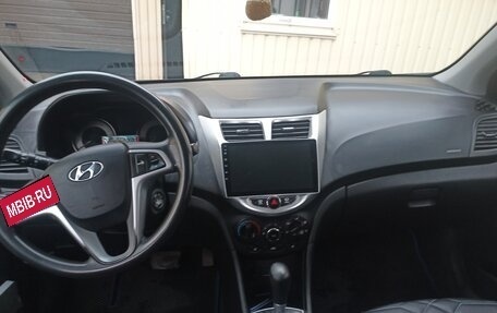 Hyundai Solaris II рестайлинг, 2011 год, 580 000 рублей, 6 фотография