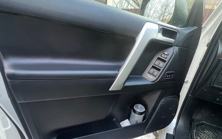 Toyota Land Cruiser Prado 150 рестайлинг 2, 2020 год, 6 200 000 рублей, 8 фотография