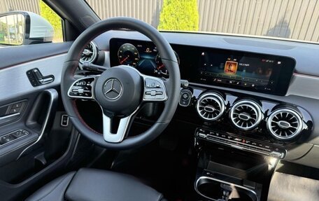 Mercedes-Benz A-Класс, 2022 год, 2 350 000 рублей, 14 фотография