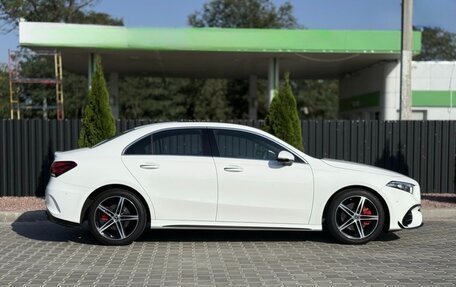 Mercedes-Benz A-Класс, 2022 год, 2 350 000 рублей, 8 фотография