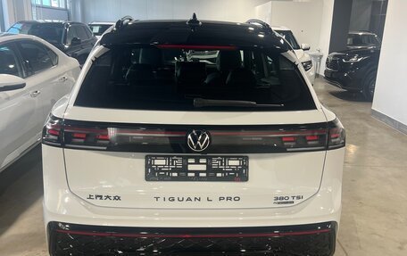 Volkswagen Tiguan, 2025 год, 4 900 000 рублей, 2 фотография