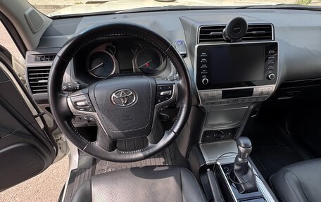 Toyota Land Cruiser Prado 150 рестайлинг 2, 2022 год, 6 000 000 рублей, 5 фотография