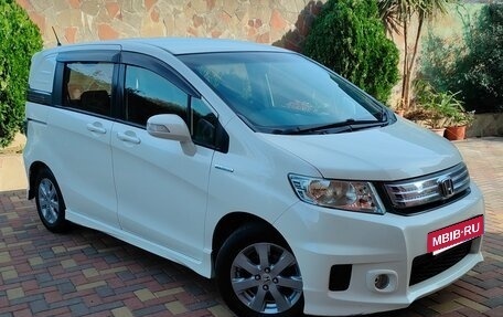 Honda Freed I, 2012 год, 1 290 000 рублей, 2 фотография