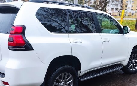 Toyota Land Cruiser Prado 150 рестайлинг 2, 2018 год, 3 790 000 рублей, 10 фотография