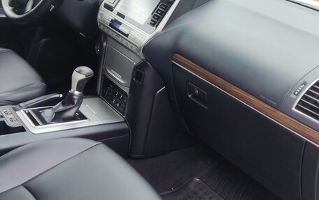 Toyota Land Cruiser Prado 150 рестайлинг 2, 2018 год, 3 790 000 рублей, 34 фотография