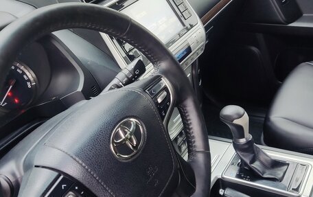 Toyota Land Cruiser Prado 150 рестайлинг 2, 2018 год, 3 790 000 рублей, 32 фотография