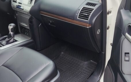 Toyota Land Cruiser Prado 150 рестайлинг 2, 2018 год, 3 790 000 рублей, 35 фотография