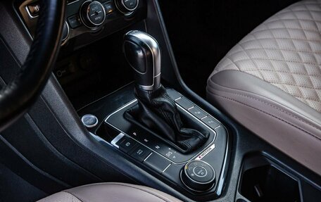 Volkswagen Tiguan II, 2018 год, 2 540 000 рублей, 31 фотография