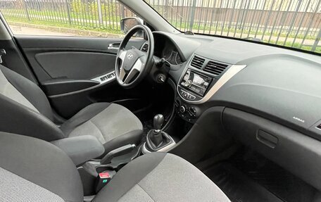 Hyundai Solaris II рестайлинг, 2013 год, 720 000 рублей, 18 фотография