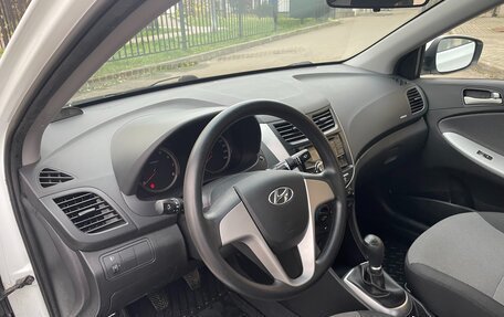 Hyundai Solaris II рестайлинг, 2013 год, 720 000 рублей, 11 фотография