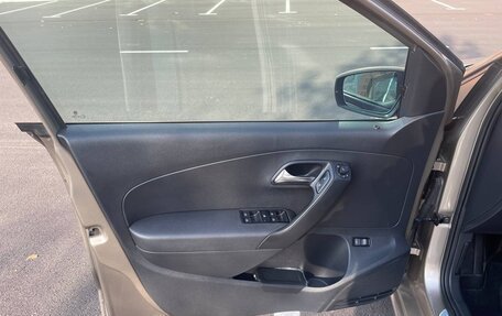 Volkswagen Polo VI (EU Market), 2017 год, 1 300 000 рублей, 21 фотография