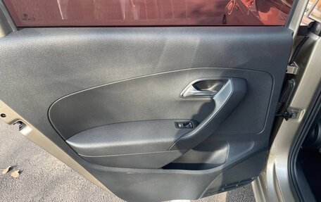 Volkswagen Polo VI (EU Market), 2017 год, 1 300 000 рублей, 25 фотография