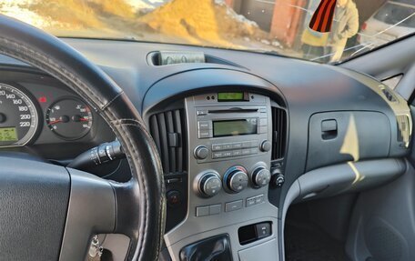 Hyundai H-1 II рестайлинг, 2008 год, 950 000 рублей, 16 фотография