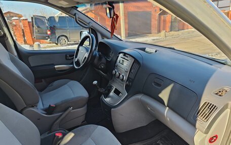 Hyundai H-1 II рестайлинг, 2008 год, 950 000 рублей, 13 фотография