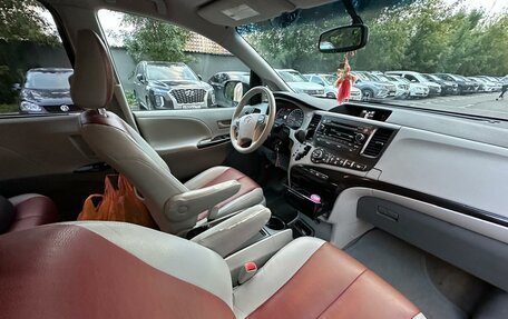 Toyota Sienna III, 2012 год, 2 350 000 рублей, 12 фотография