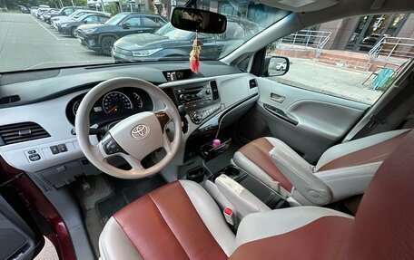 Toyota Sienna III, 2012 год, 2 350 000 рублей, 13 фотография