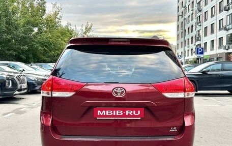 Toyota Sienna III, 2012 год, 2 350 000 рублей, 2 фотография