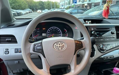 Toyota Sienna III, 2012 год, 2 350 000 рублей, 15 фотография
