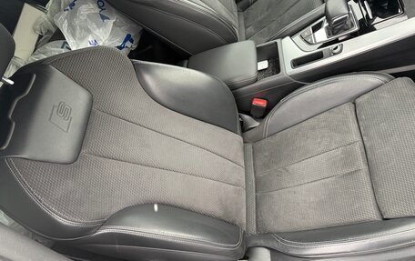 Audi A4, 2020 год, 2 900 000 рублей, 15 фотография