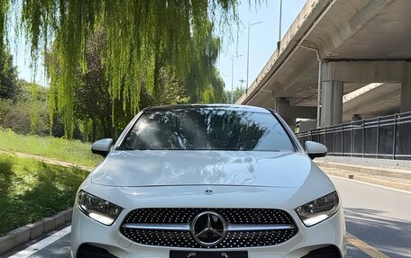 Mercedes-Benz A-Класс, 2022 год, 1 900 000 рублей, 2 фотография