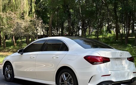 Mercedes-Benz A-Класс, 2022 год, 1 900 000 рублей, 3 фотография