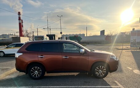 Mitsubishi Outlander III рестайлинг 3, 2013 год, 1 500 000 рублей, 2 фотография