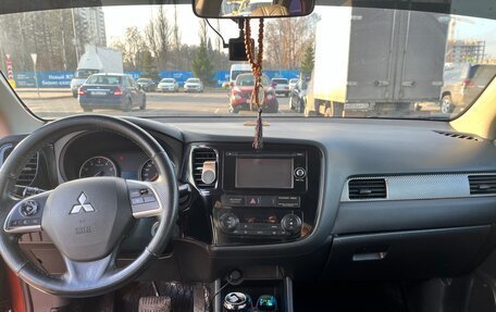 Mitsubishi Outlander III рестайлинг 3, 2013 год, 1 500 000 рублей, 5 фотография