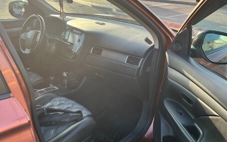 Mitsubishi Outlander III рестайлинг 3, 2013 год, 1 500 000 рублей, 8 фотография