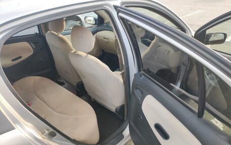 Toyota Vitz, 2004 год, 400 000 рублей, 8 фотография