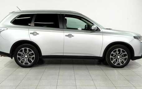 Mitsubishi Outlander III рестайлинг 3, 2014 год, 1 560 000 рублей, 4 фотография
