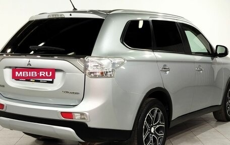 Mitsubishi Outlander III рестайлинг 3, 2014 год, 1 560 000 рублей, 5 фотография