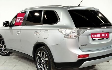 Mitsubishi Outlander III рестайлинг 3, 2014 год, 1 560 000 рублей, 7 фотография