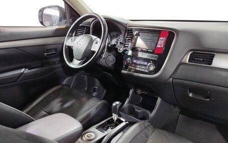 Mitsubishi Outlander III рестайлинг 3, 2014 год, 1 560 000 рублей, 14 фотография