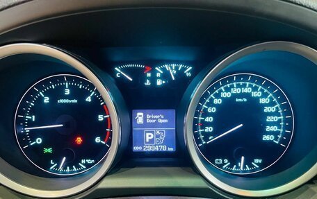 Toyota Land Cruiser 200, 2010 год, 2 810 000 рублей, 12 фотография