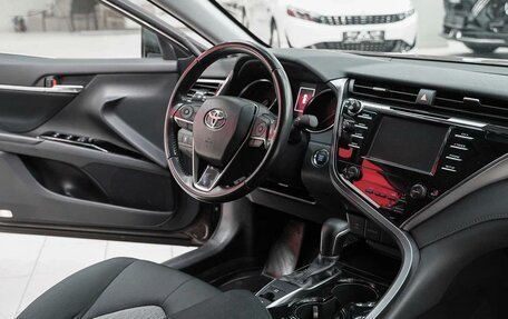 Toyota Camry, 2019 год, 1 999 000 рублей, 7 фотография