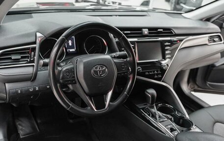 Toyota Camry, 2019 год, 1 999 000 рублей, 6 фотография