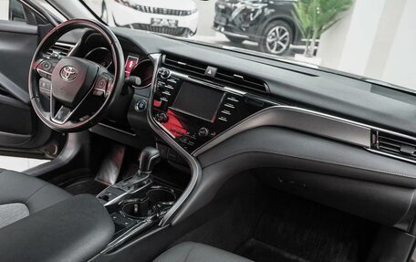 Toyota Camry, 2019 год, 1 999 000 рублей, 8 фотография