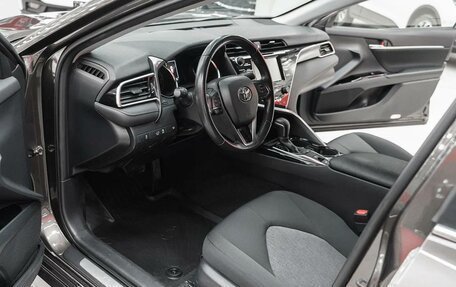 Toyota Camry, 2019 год, 1 999 000 рублей, 10 фотография