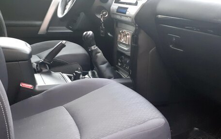 Toyota Land Cruiser Prado 150 рестайлинг 2, 2018 год, 4 300 000 рублей, 10 фотография