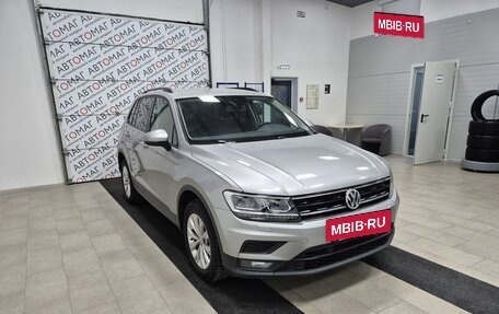 Volkswagen Tiguan II, 2019 год, 1 796 000 рублей, 3 фотография