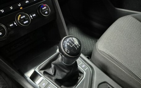 Volkswagen Tiguan II, 2019 год, 1 796 000 рублей, 26 фотография