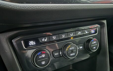 Volkswagen Tiguan II, 2019 год, 1 796 000 рублей, 25 фотография