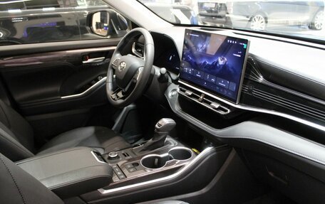 Toyota Highlander, 2025 год, 6 590 000 рублей, 27 фотография