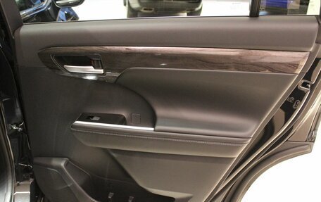 Toyota Highlander, 2025 год, 6 590 000 рублей, 25 фотография