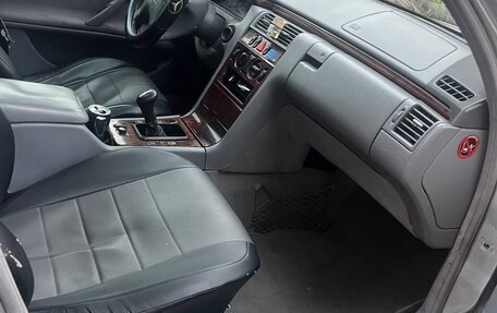 Mercedes-Benz E-Класс, 1996 год, 310 000 рублей, 4 фотография